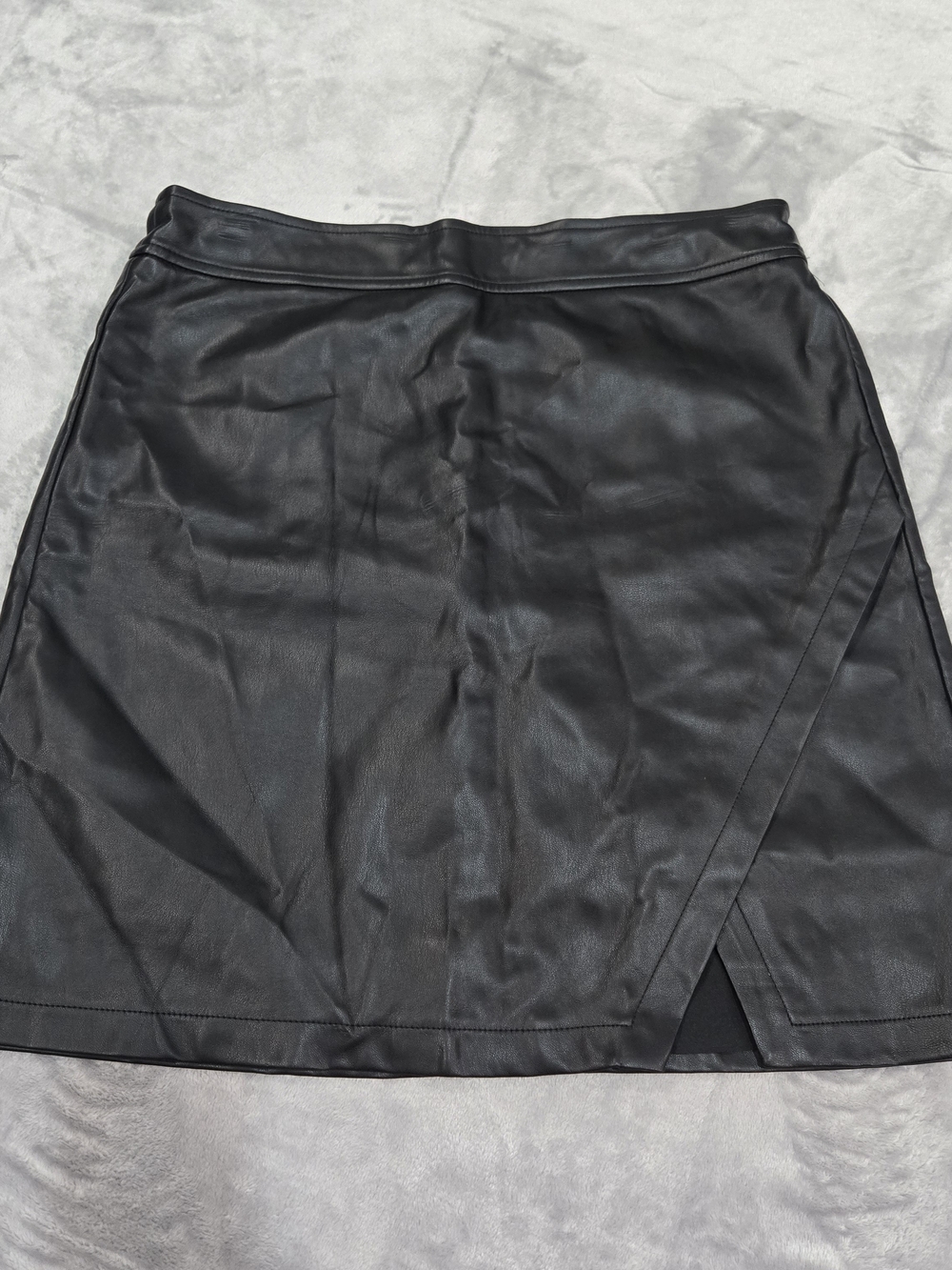 LOFT Black Faux Leather Wrap Mini Skirt Womens SZ 8 Zipper Back Hook Eye Closure